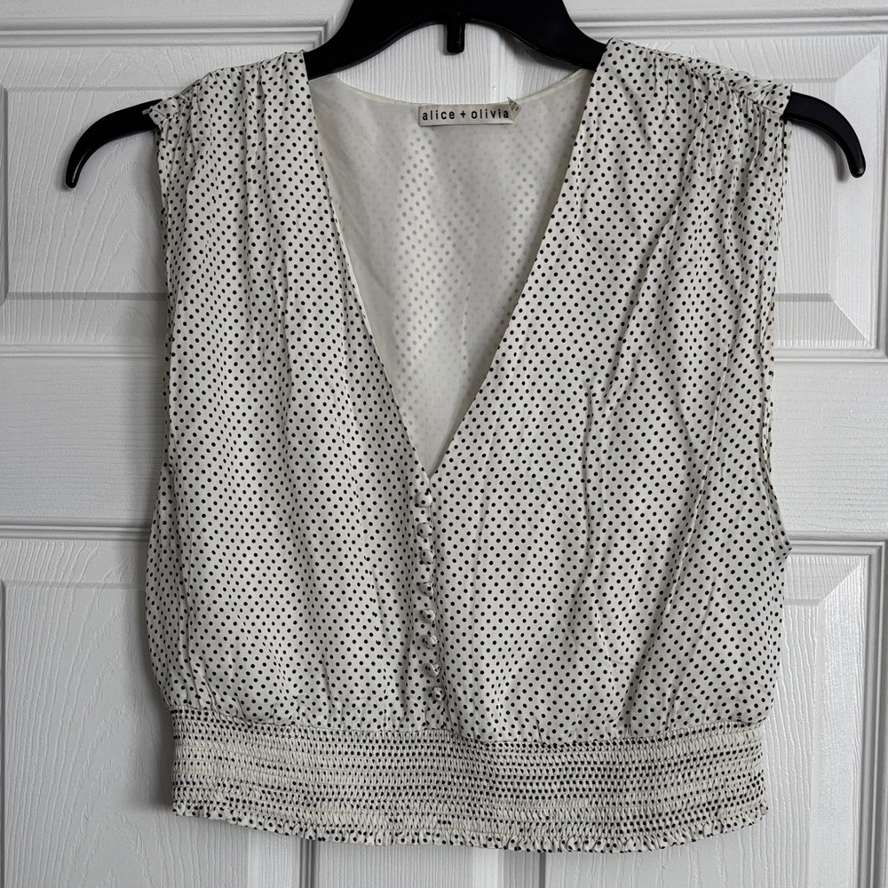 ALICE + OLIVIA CROPPED SLEEVELESS BLOUSE in Ivory/Black Dot Size Medium